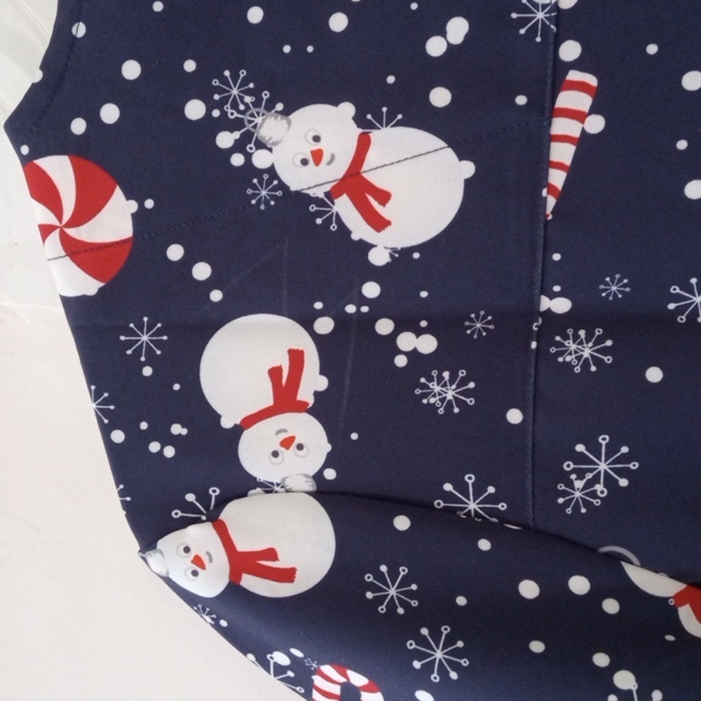 REVEL MEDICAL SCRUB TOP - Navy, Red, White - Candy Canes Snowman SIZE Medium NWT - Picture 10 of 13